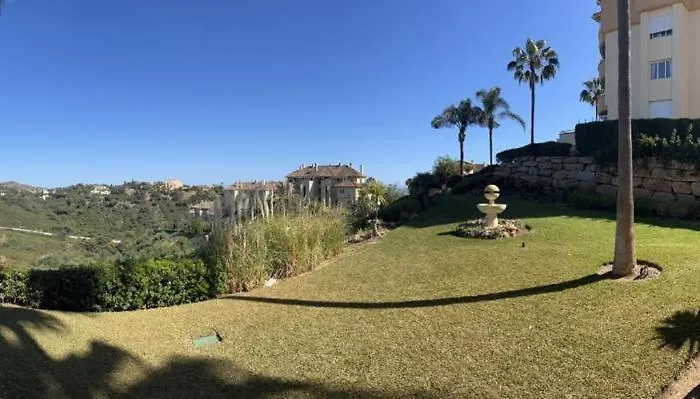 Luxury Elviria Hills - Stunning Views *