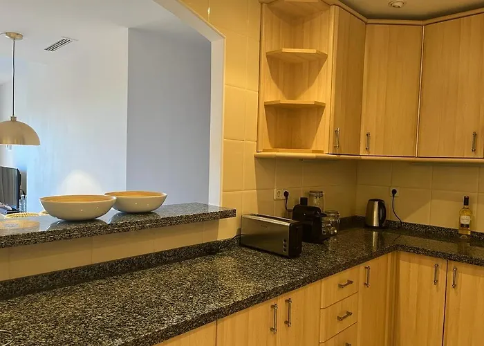 Luxury Elviria Hills - Stunning Views