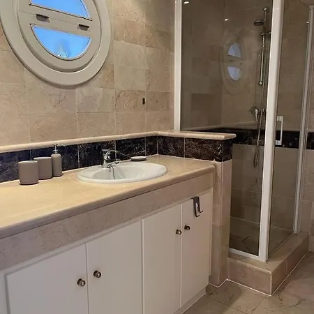 Luxury Elviria Hills - Stunning Views * 马尔韦利亚