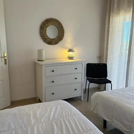 Luxury Elviria Hills - Stunning Views * 马尔韦利亚