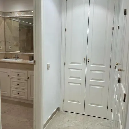 Luxury Elviria Hills - Stunning Views 公寓 马尔韦利亚